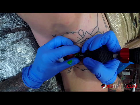 ❤️ Sully Savage mai tsananin jarfa ta yi tattoo a kan kwarin ta ❤️❌ a batsa% ha.pornjimbo.ru ❌