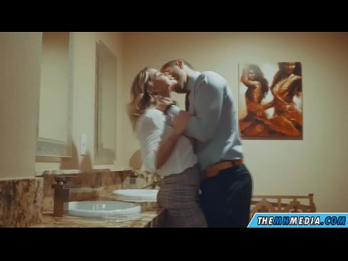 ❤️ Lokacin da ƙwanƙolin farin gashi ya yaudare ku a cikin gidan wanka na jama'a ❤️❌ a batsa% ha.pornjimbo.ru ❌